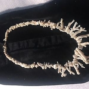 VINTAGE WHITE CORAL BEADS NECKLACE. APPROX 22" SB9